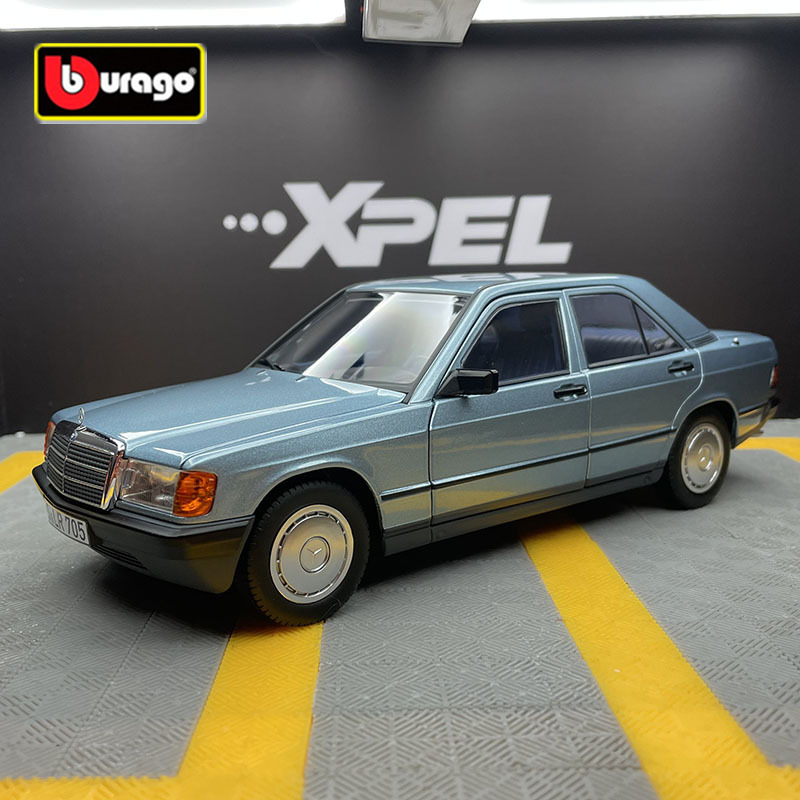 Model Kit Alfa Romeo - Bburago 1:24รถ Mercedes-Benz 190 E 2.6โมเดลรถย้อนยุคโลหะอัลลอยโมเดลรถยนต์คลาสสิกของขวัญสำหรับเด็กจำลอง