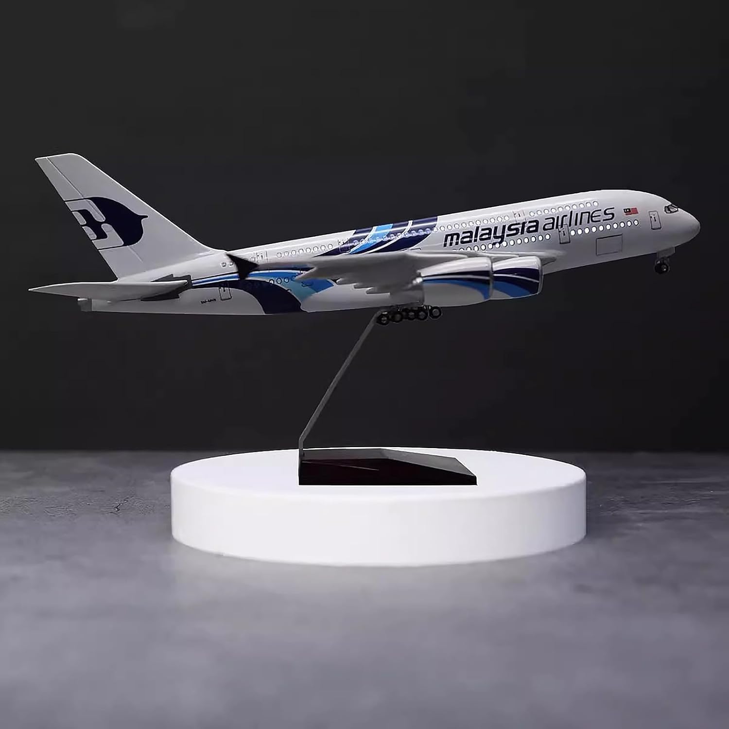 1:160 สเกลมอลเซียแอร์ไลน์ A380 - Resin Kit Cast บทวิจารณ์และราคา